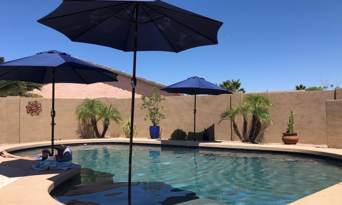 San Tan Valley Maison | Grand golf, piscine privée. Prenez la voiturette de golf pour le dîner. Réservez maintenant pour 2020