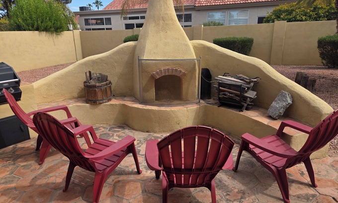 Palo Verde Maison | Golfer's retreat with entertainers backyard-includes golfcart