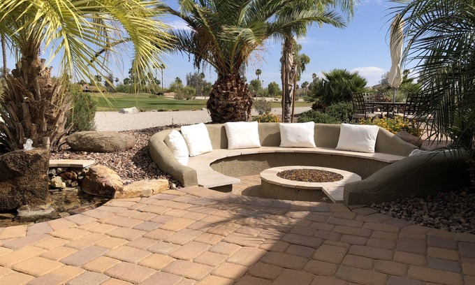 Eleven Mile Corner Maison | Golfers' Dream Home - on a Double Fairway with Golf Cart Included