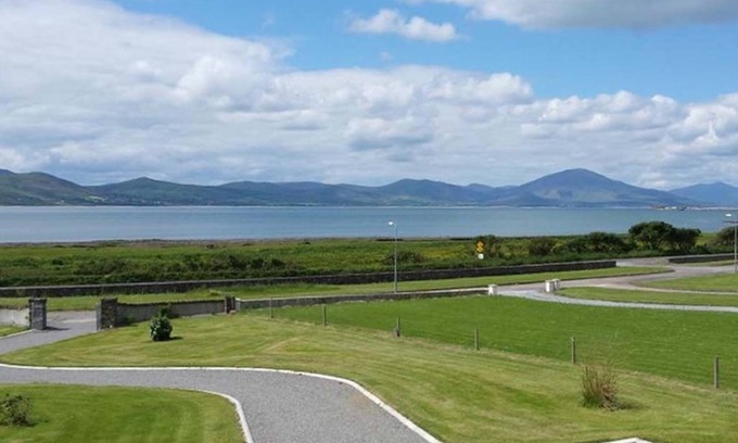 Fenit Maison | Golfers Retreat , family reunions ,relaxing-haven , enjoying an Atlantic view !