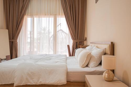 Al Hamra Village Appartement | Golfside Serenity - Stylish 1 BHK by FREE Holiday Homes