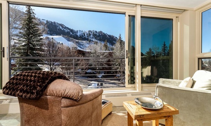 Aspen Copropriété | Ski in / Out Ajax, vues imprenables sur les montagnes, 1,5 pâtés de maisons de la télécabine