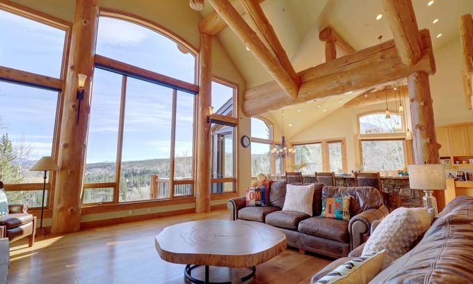 Three Peaks Maison | Good Elevations, Luxury Pet Friendly Home on Two Cabins Drive w/ Private hot tub