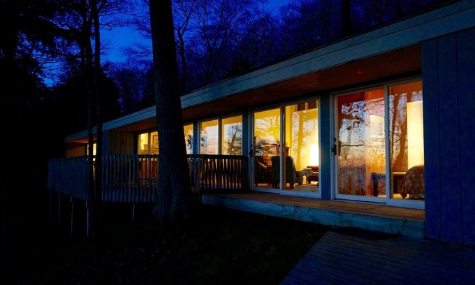 Harbor Springs Maison | Bonne Hart Beach House sur le lac Michigan. Cottage avec plage privée et meilleures vues!