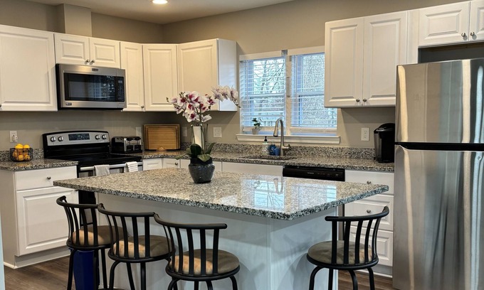 Seabrook Maison | Good Luck Home- FULL HOME 28 Min from DC