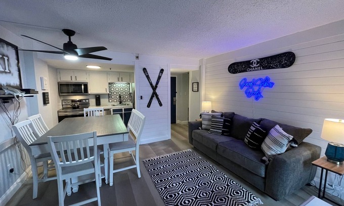 Snowshoe Copropriété | Good vibes only! 2BR at Silver Creek- sleeps 8