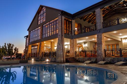 Marken Cabine | Goodwood Lodge