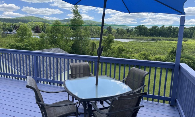 West End Appartement | Goose Pond Two less than 1 mile from ASV, Immaculate 2nd floor apartment