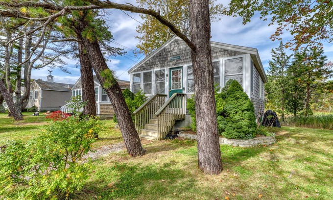Kennebunkport Maison | Goose Rocks Beach Cottage! Steps to beach!