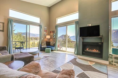 Carson Maison | Gorge Retreat - Modern Carson Home with Mtn Views!