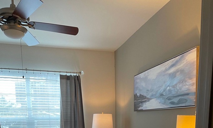 Swampscott Copropriété | Gorgeous 2 Bed apartment w/ clean & modern Decor.