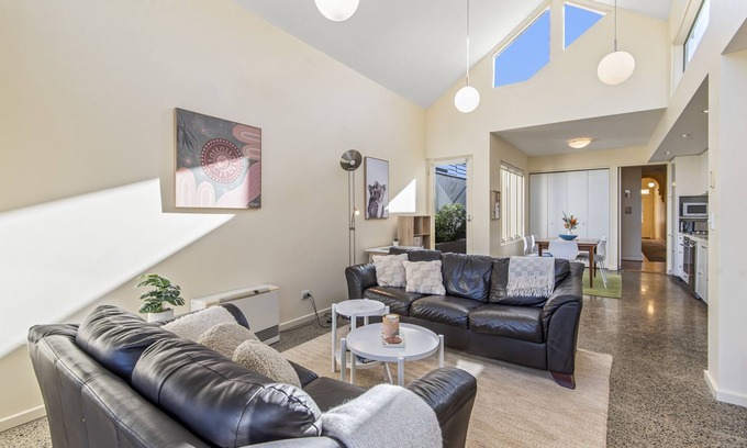 Brunswick Maison | Gorgeous 2-Bed Victorian Home in Artsy Suburb
