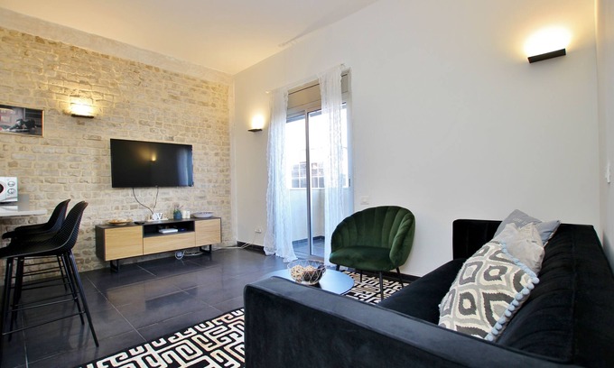 Old North Appartement | MAGNIFIQUE APPARTEMENT DE 2 CHAMBRES AVEC BALCON SOLEIL & VUE MER DANS UN EMPLACEMENT TOP!