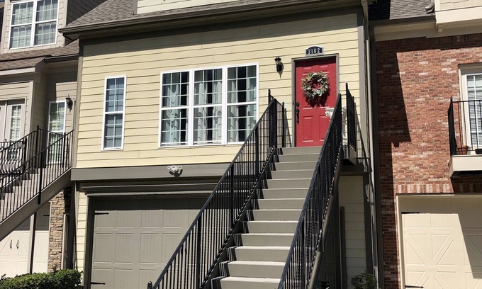 Greater Valley Brook Maison | Gorgeous 2 bedrooms and 2 1/2 bathrooms townhouse in North Decatur