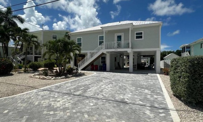 Ramrod Key Maison | Gorgeous 3 Bedroom 2 Bath Canal Front Home With Great Boating