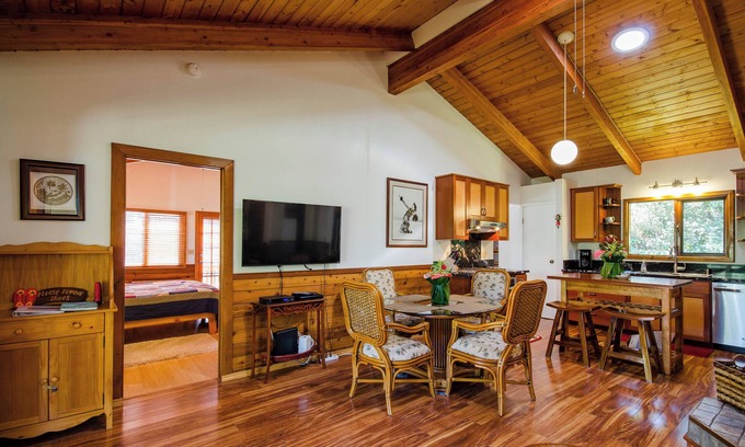 Volcano Maison | Gorgeous 3b/2b house minutes from Natl Park & Volcano Village. Family friendly!