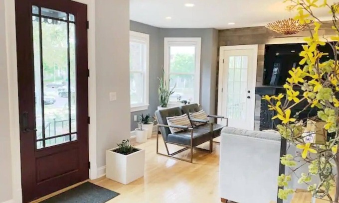 Brightwood Park Maison | Superbe maison coloniale avec une oasis de jardin
