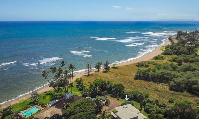 Kekaha Maison | Gorgeous 3br Kekaha Beachfront Home for 6!