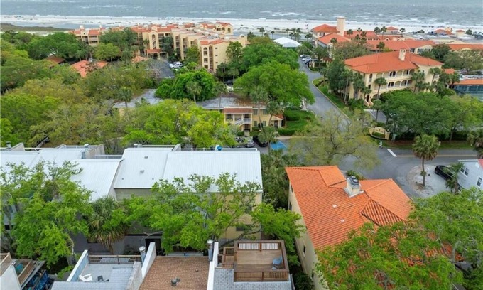 Saint Simons Island Maison | Gorgeous 4-bedroom townhome, sleeps 12 and only 700 steps to the beach!