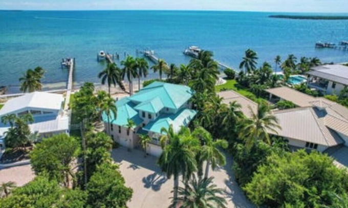 Summerland Key Maison | Gorgeous 4 Bedroom 3 Bath Open Water Pool Home with great boating