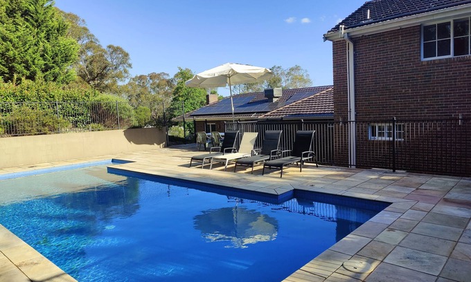 Eltham Maison | Gorgeous 4-Bedroom Home & Venue on a Mansion - an acre land with Pool & Garden