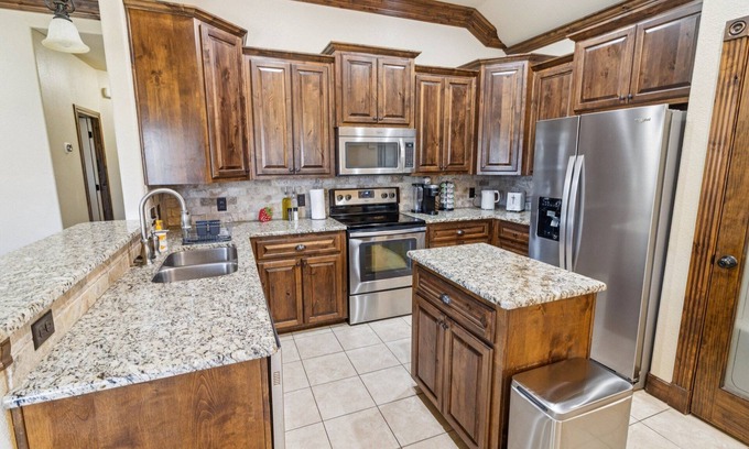 Abilene Maison | Gorgeous 4br Dakota Springs Home 3 Bedroom Home