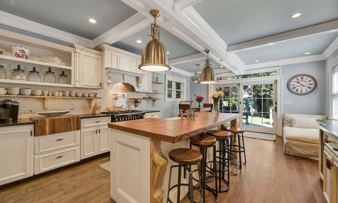 Greenport Maison | Maison enchanteur avec de belles vues sur la baie au coeur de Greenport Village
