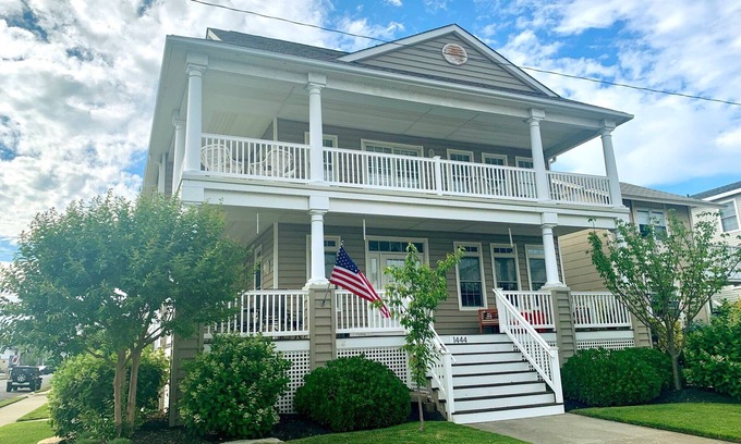 North End Copropriété | Gorgeous 5BR 3BA home, close to beach, town + playground; full linen service