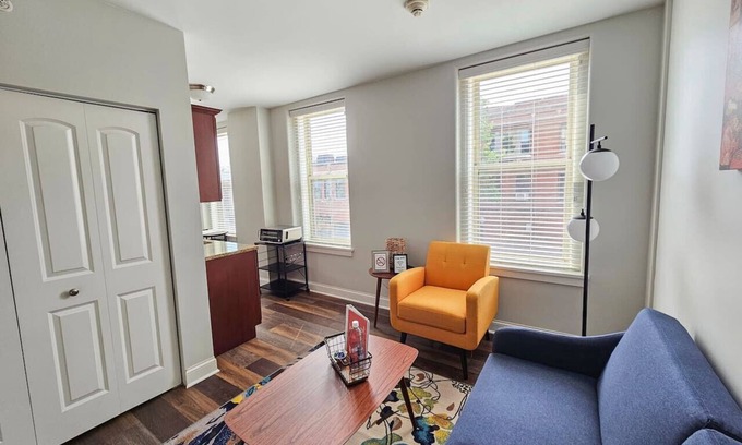 Champaign Appartement | Gorgeous and Spacious Studio at the Historic Inman