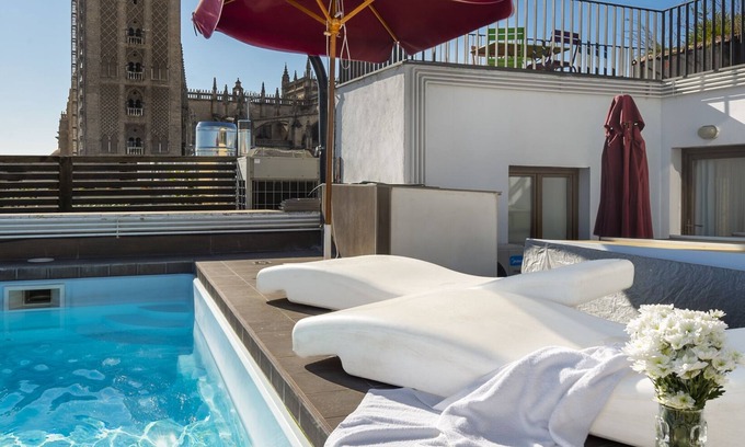 Santa Cruz Appartement | Appartement Magnifique avec Piscine et Vue sur la Cathédrale