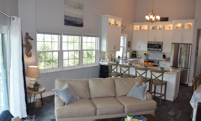 Indian Shores Copropriété | MAGNIFIQUE MAISON DE PLAGE! NOUVELLEMENT DÉCORÉ! Accès à la plage et à l'Intracoastal.