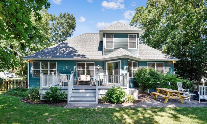 Bethany Beach Maison | Gorgeous Bethany retreat! Dog friendly, 4 BR/3BA, near trails, <2 miles to beach