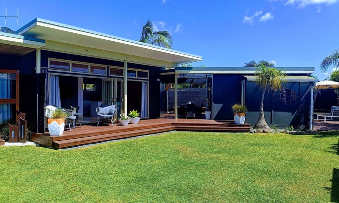 Whangamata Cottage | Gorgeous Boutique Cottage. Private, sunny in great location. Just magic!
