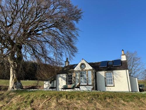 Eddleston Maison | Gorgeous boutique off-grid cottage near Peebles