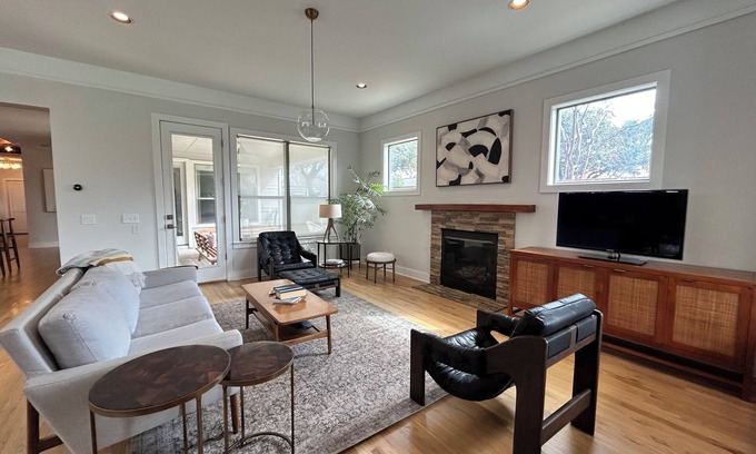 Hyde Park Maison | Gorgeous Central Austin home minutes from UT and Downtown