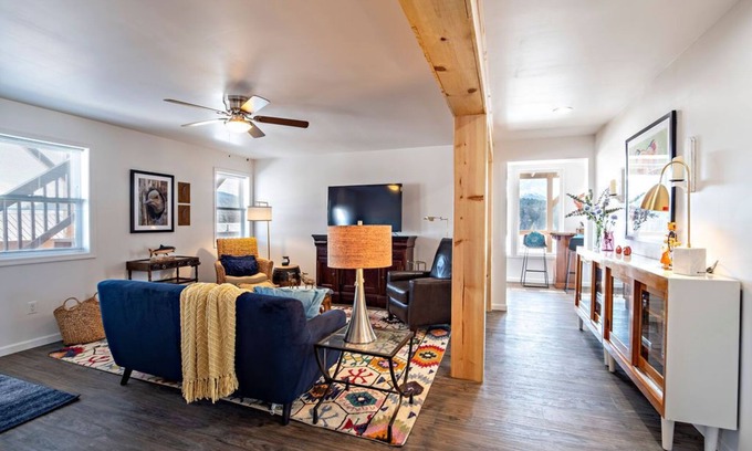 Haines Copropriété | Gorgeous Chilkat Tower #2 2BR Condo, downtown