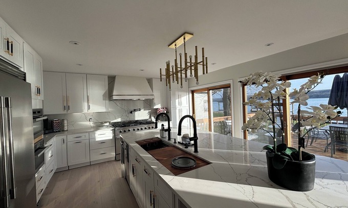 Lansing Maison | Gorgeous Completely Renovated Lakehouse, directly on lake. 20 mins to Cornell