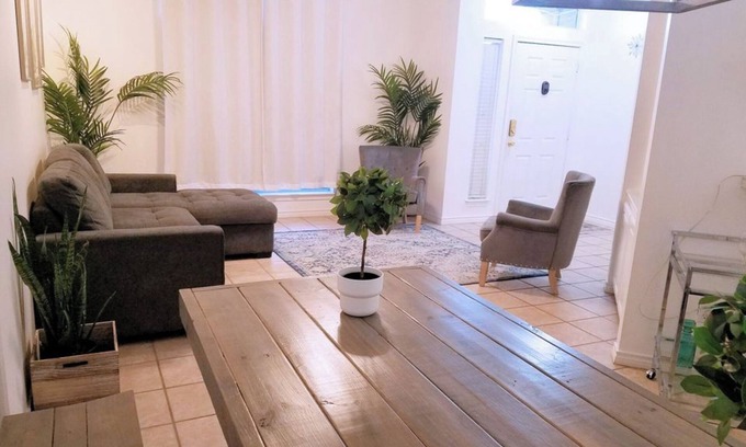 Wellborn Copropriété | Gorgeous condo, 2 miles to Kyle Field. Free UT vs A&M 2 tickets 2024 game.