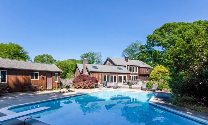 Saunderstown Maison | Grand contemporain avec piscine - Grand espace à l'intérieur et à l'extérieur