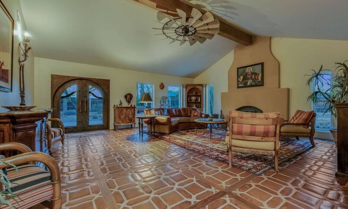 Casas Adobes Maison | Gorgeous Custom Desert Property w/2 Homes & Pool