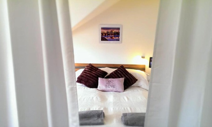Dejvice Appartement | Gorgeous Flat Amazing Location Walking dist Castle