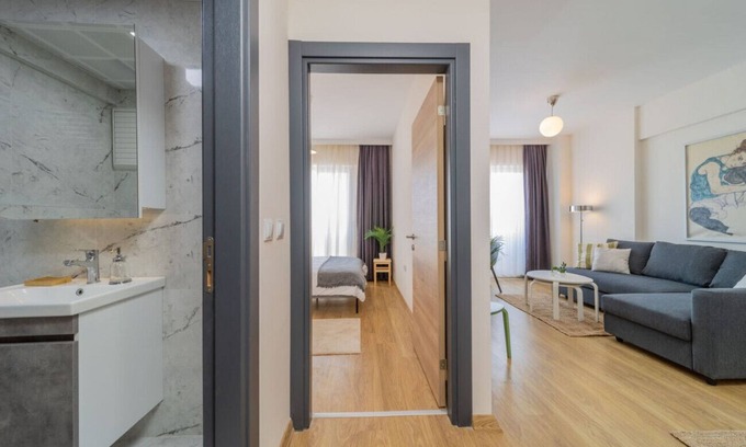 Kepez Appartement | Gorgeous Flat with Shared Pool in Kepez
