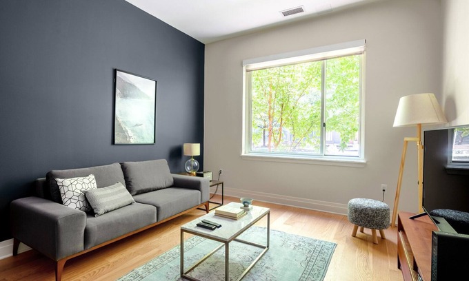 George Washington University Appartement | Gorgeous Foggy Bottom 1BR w/ Gym, walk to GWU, Metro, by Blueground