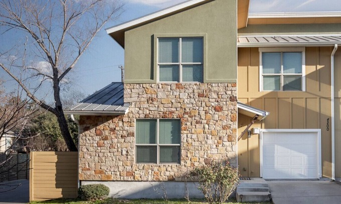 Austin Maison | Gorgeous Gem 3Bed/3Bath 7min to DT - Walk to Radio