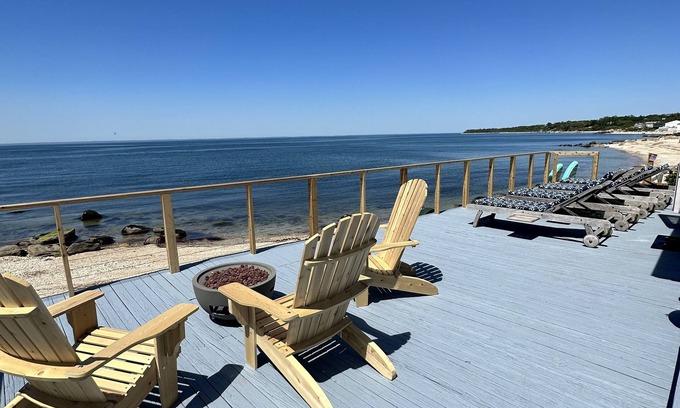 Greenport Maison | Gorgeous Greenport Beach House right on the Sound! Breathtaking views