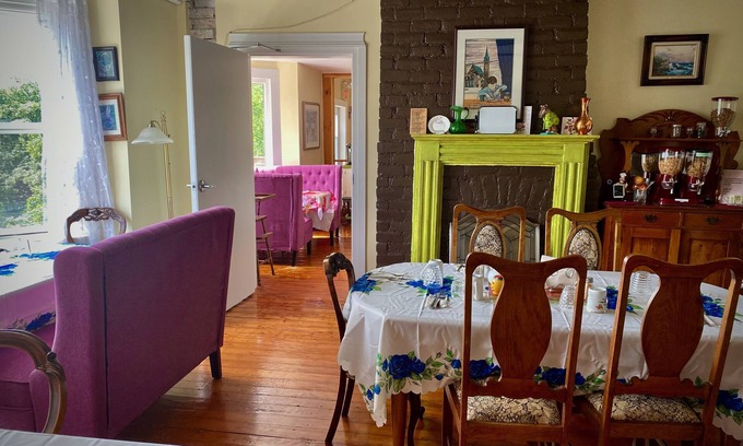 Downtown St. John's Lit Et Petit-Déjeuner | Gorgeous Heritage Inn with outstanding views of St.John's
