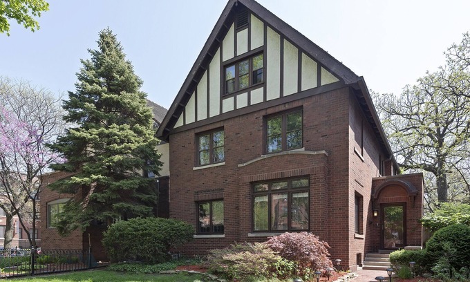 Hyde Park Maison | Gorgeous historic mansion on UChicago campus. Renovation with original detail.