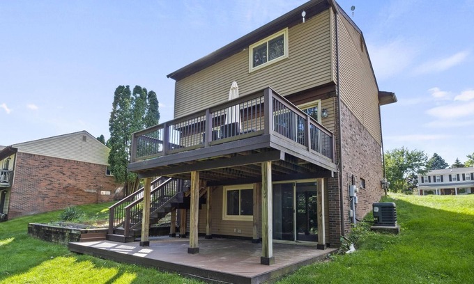 Drayton Plains Maison | Gorgeous home W/ a ton of Space Over looking the Woods