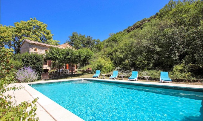 Curnier Maison | Gorgeous Home In Curnier