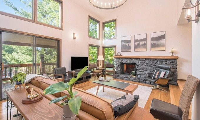 Bellevue Maison | Gorgeous Home in Fontenelle Forest, Peaceful, close to downtown, Zoo, Offutt AFB